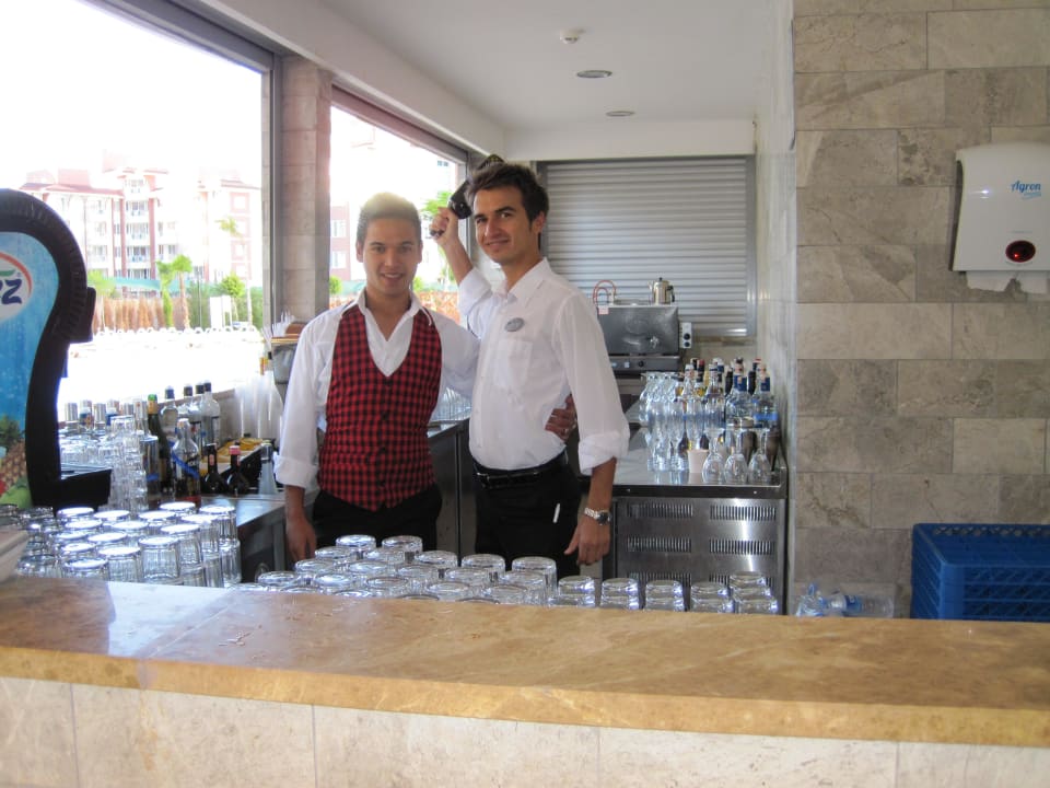 Von beiden gabs top Service an der Bar Wyndham Garden Lara