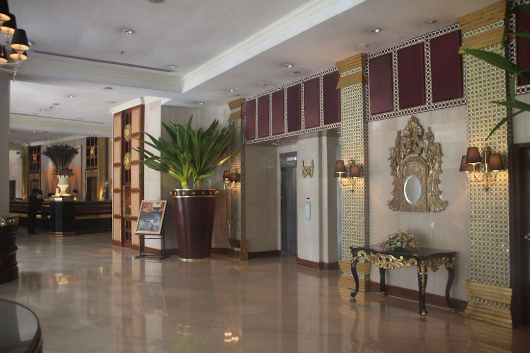 Teil der Lobby Mandalay Hill Resort
