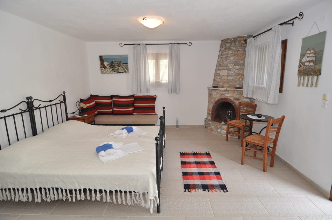 Zimmer Arsinoi Stonehouses