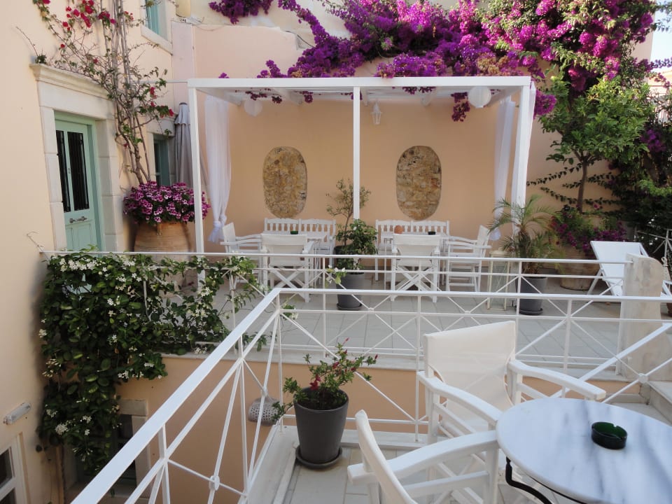 Vor unserem Zimmer Hotel Mythos