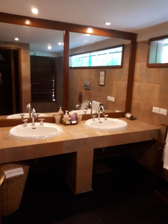 Zimmer Gangehi Island Resort