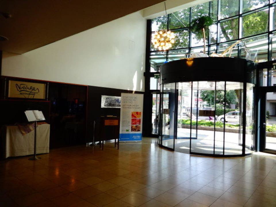 Im Lobbybereich Hotel NH Hamburg Altona