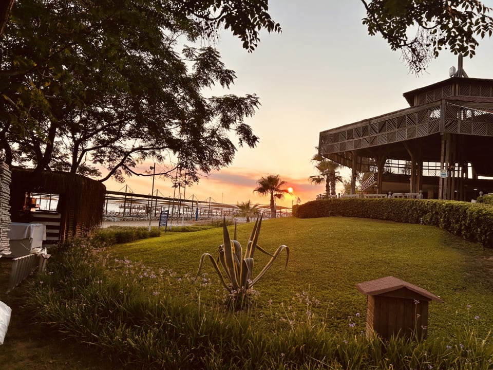 Strand Hotel Terrace Beach Resort