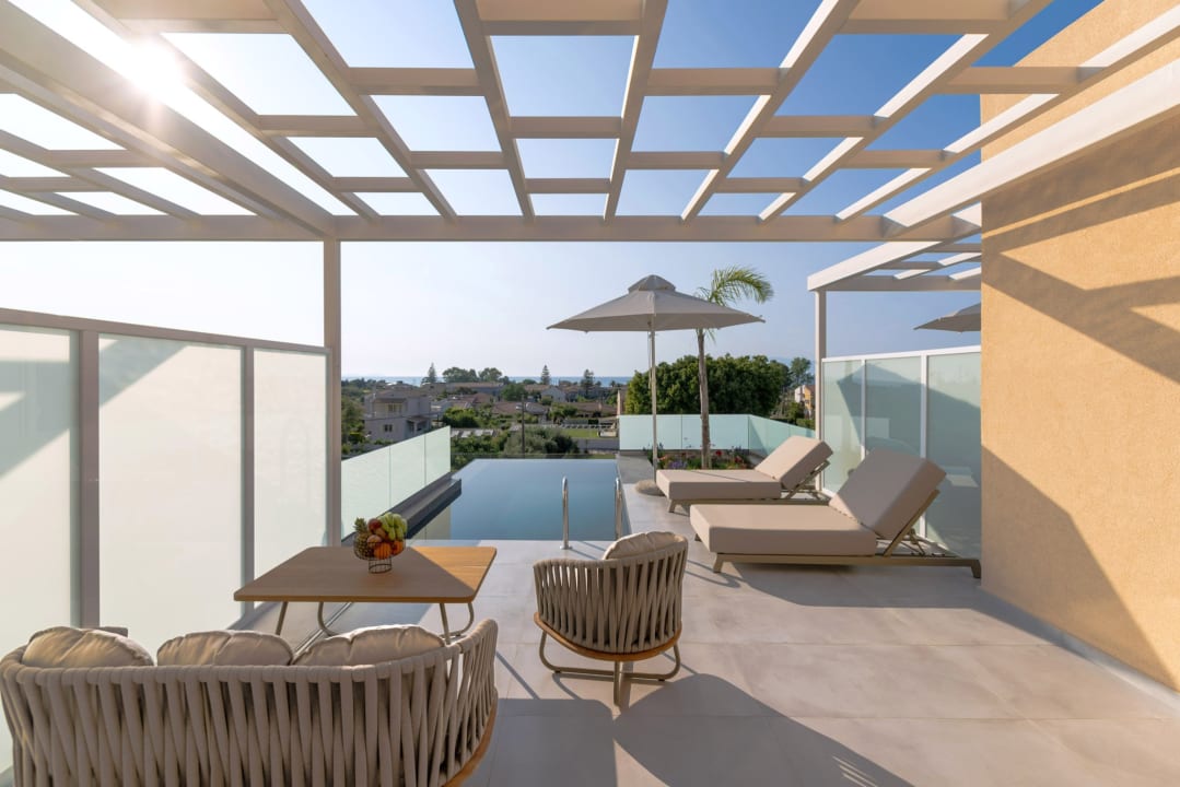 Zimmer Thimios Acharavi Suites