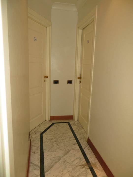 Flur, Zimmer von außen Hotel Midi