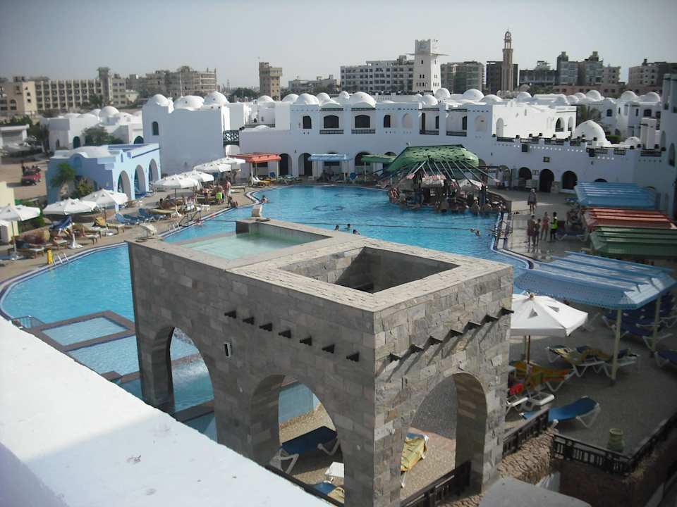 Grosser Pool am Strand Arabella Azur Resort