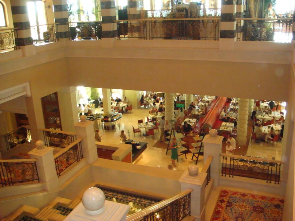 Eingangshalle mit Kaffeebar Jumeirah Al Qasr