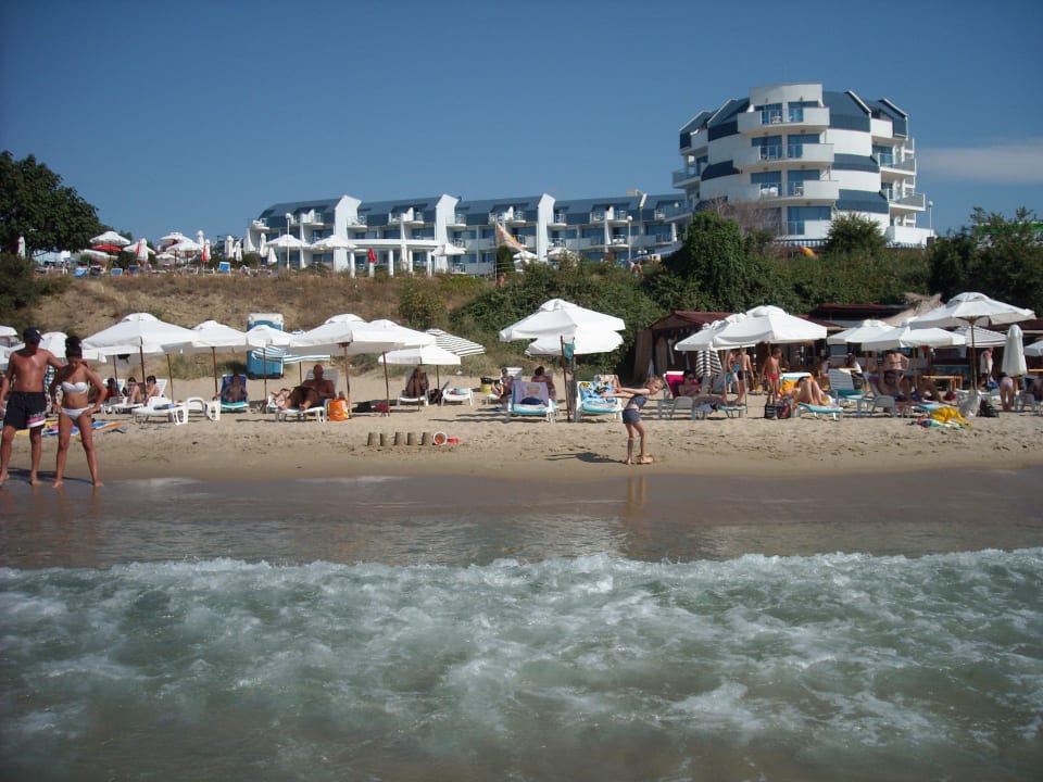 Blick vom Meer zum Hotel Hotel Sineva Beach