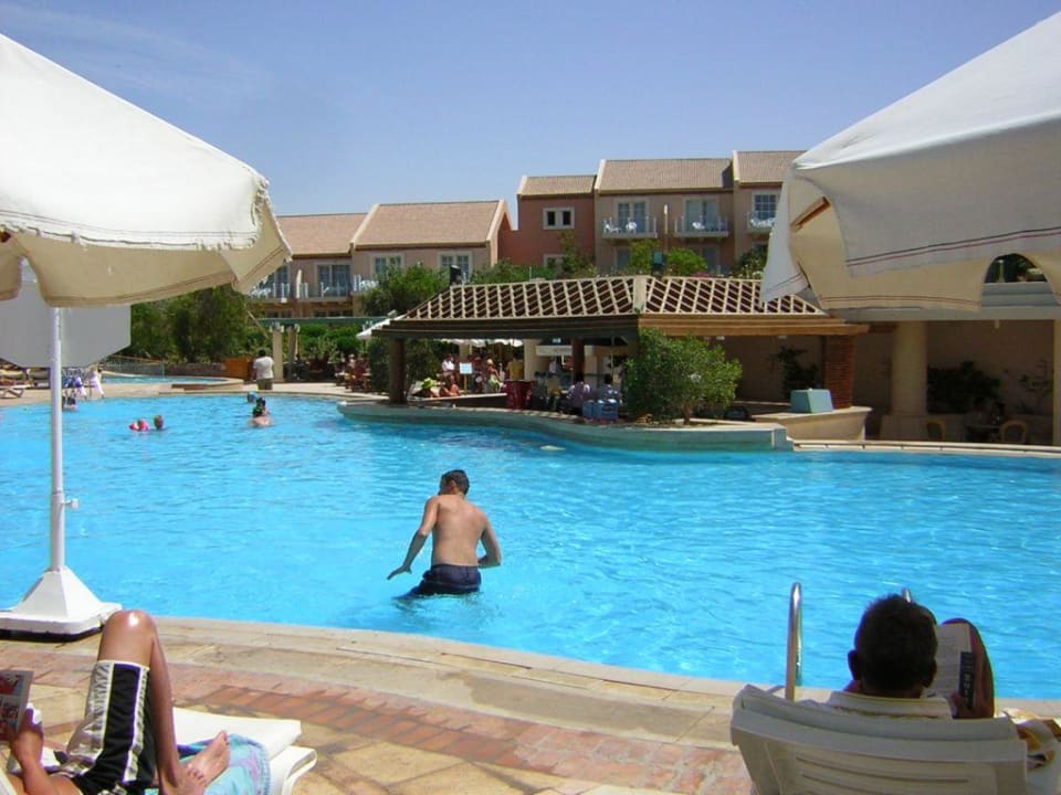 Pool Mövenpick Resort & Spa El Gouna