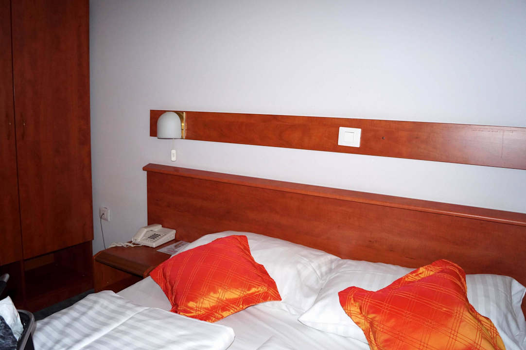 Raum / Zimmer / Schlafbereich (Innenansicht) Hotel Baska