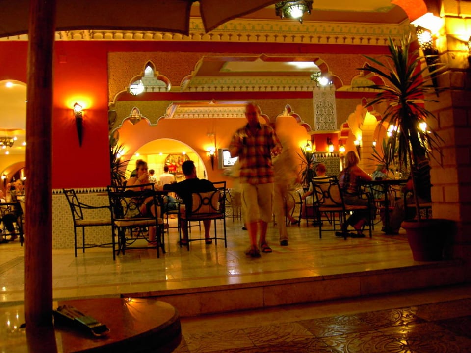 Bar im Innenhof Pickalbatros Alf Leila Wa Leila Resort - Neverland Hurghada
