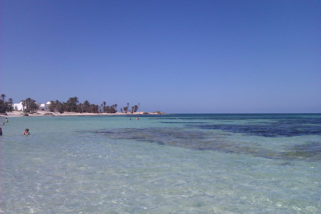 Flaches, klares Wasser Hotel El Mouradi Djerba Menzel