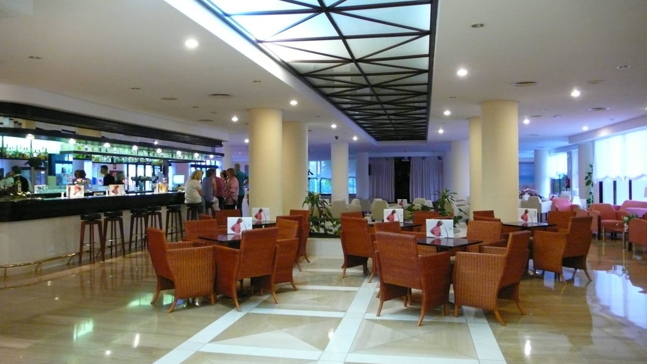 Die Bar mit Sitzgelegenheiten Welikehotel Marfil Playa