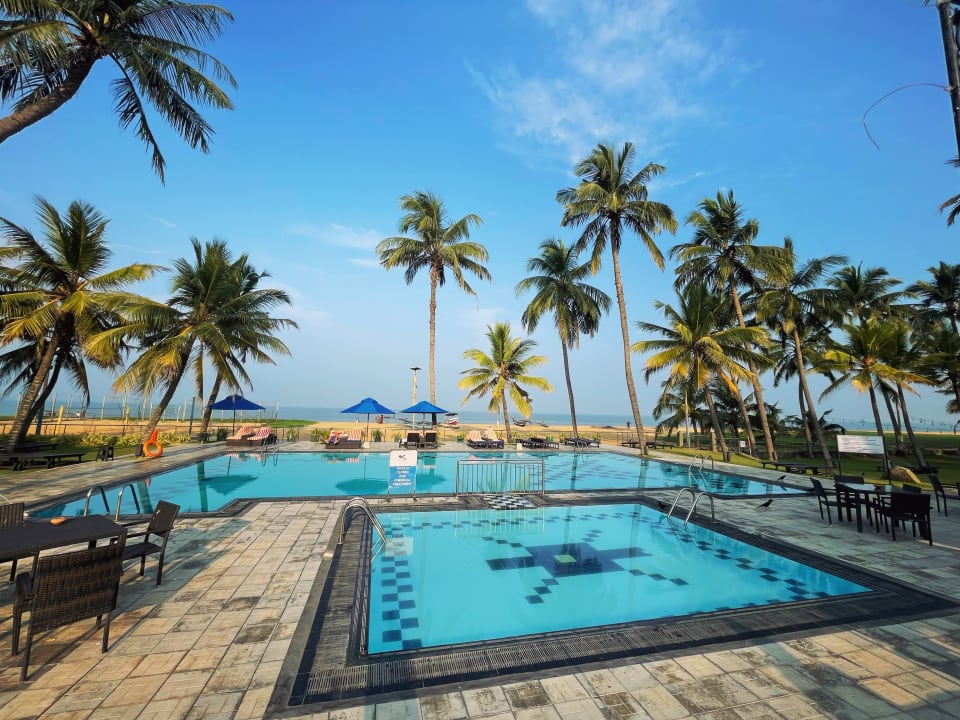 Pool Hotel Camelot Beach