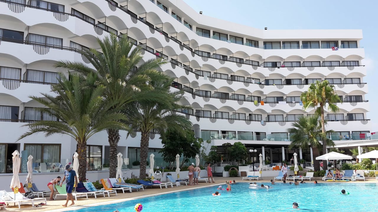 Hotel ist um einen Stock gewachsen Crystal Springs Beach Hotel