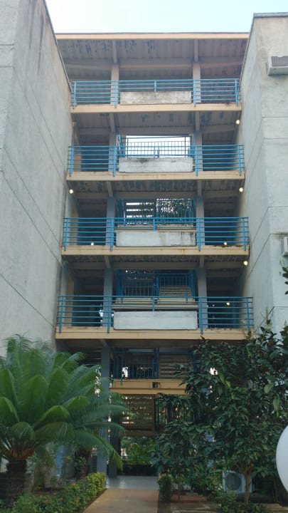 Arbeiterschlafregal Hotel Tulipan