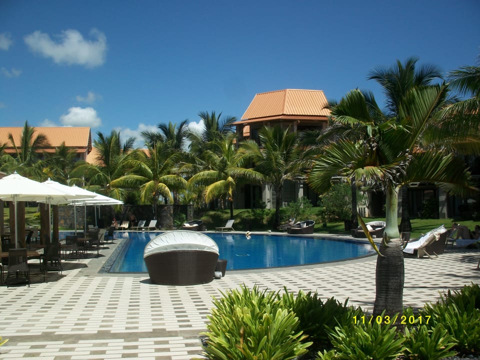 Pool Crystals Beach Resort Belle Mare, a member of Radisson Individuals