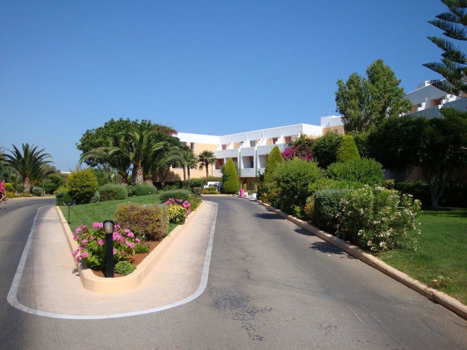 Hoteleinfahrt Anissa Beach & Village