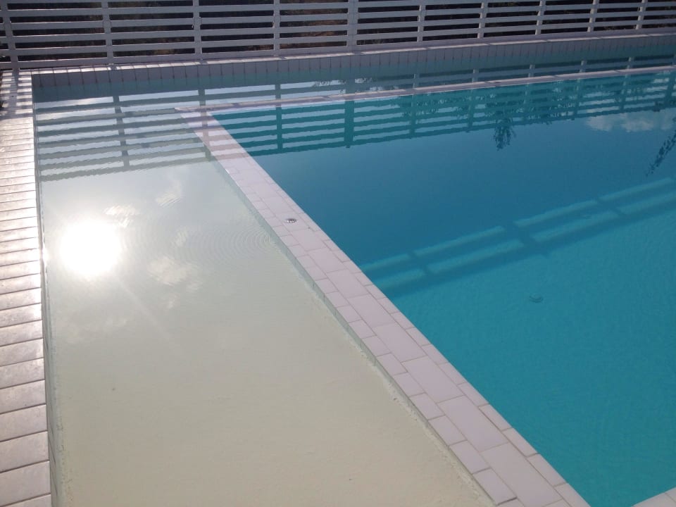 Rollstuhlrampe in den Pool Villa Bamboo