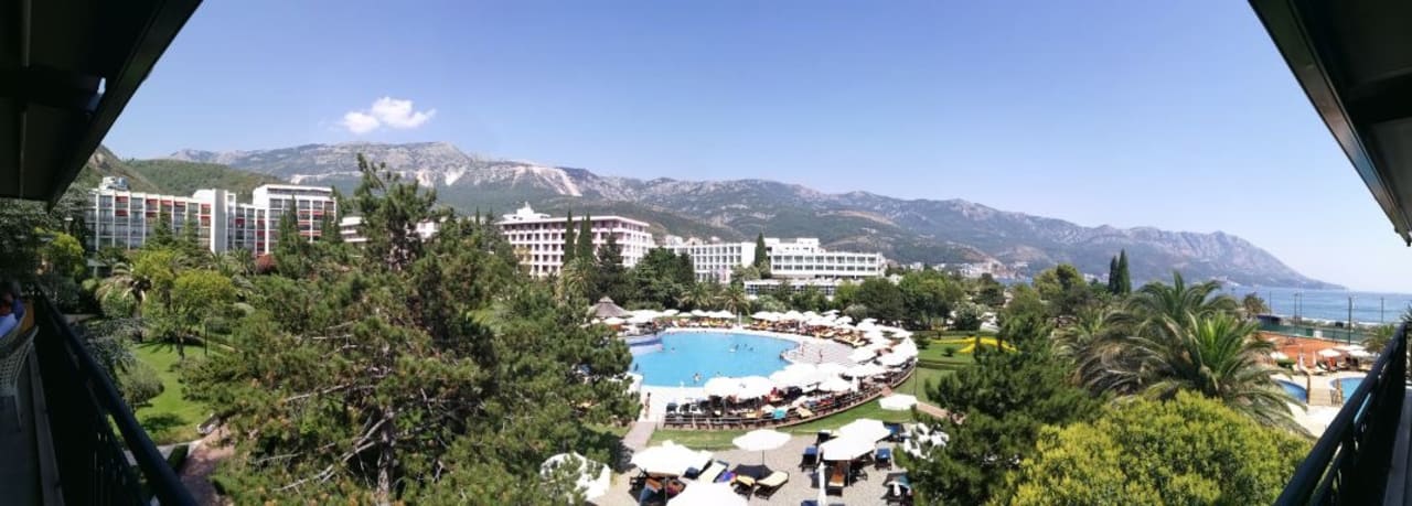 Pool Iberostar Waves Bellevue