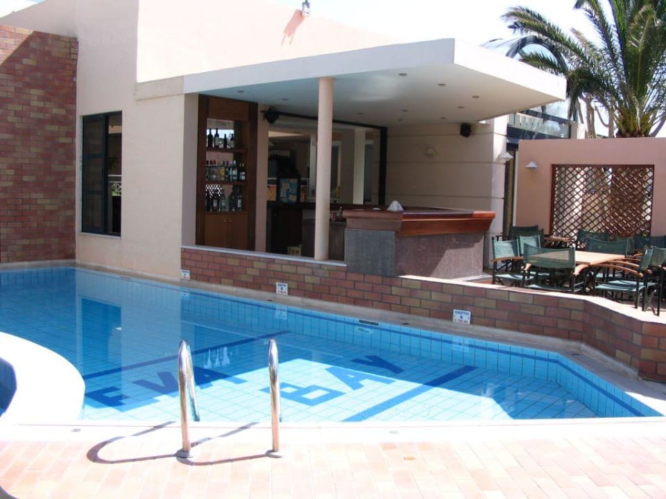 Mainbar Hotel Eva Bay