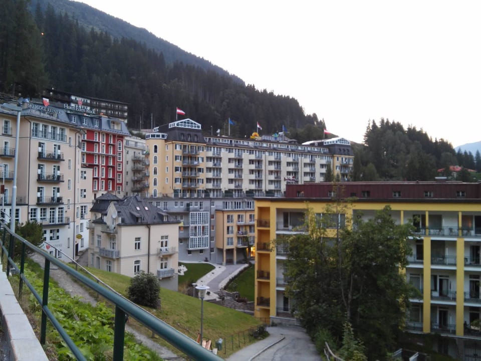 Rechts unser Hotel  Thermal Resort Hotel Elisabethpark