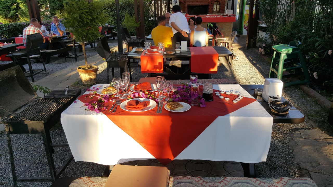 Grillen am Abend  Aydinbey Kings Palace & Spa