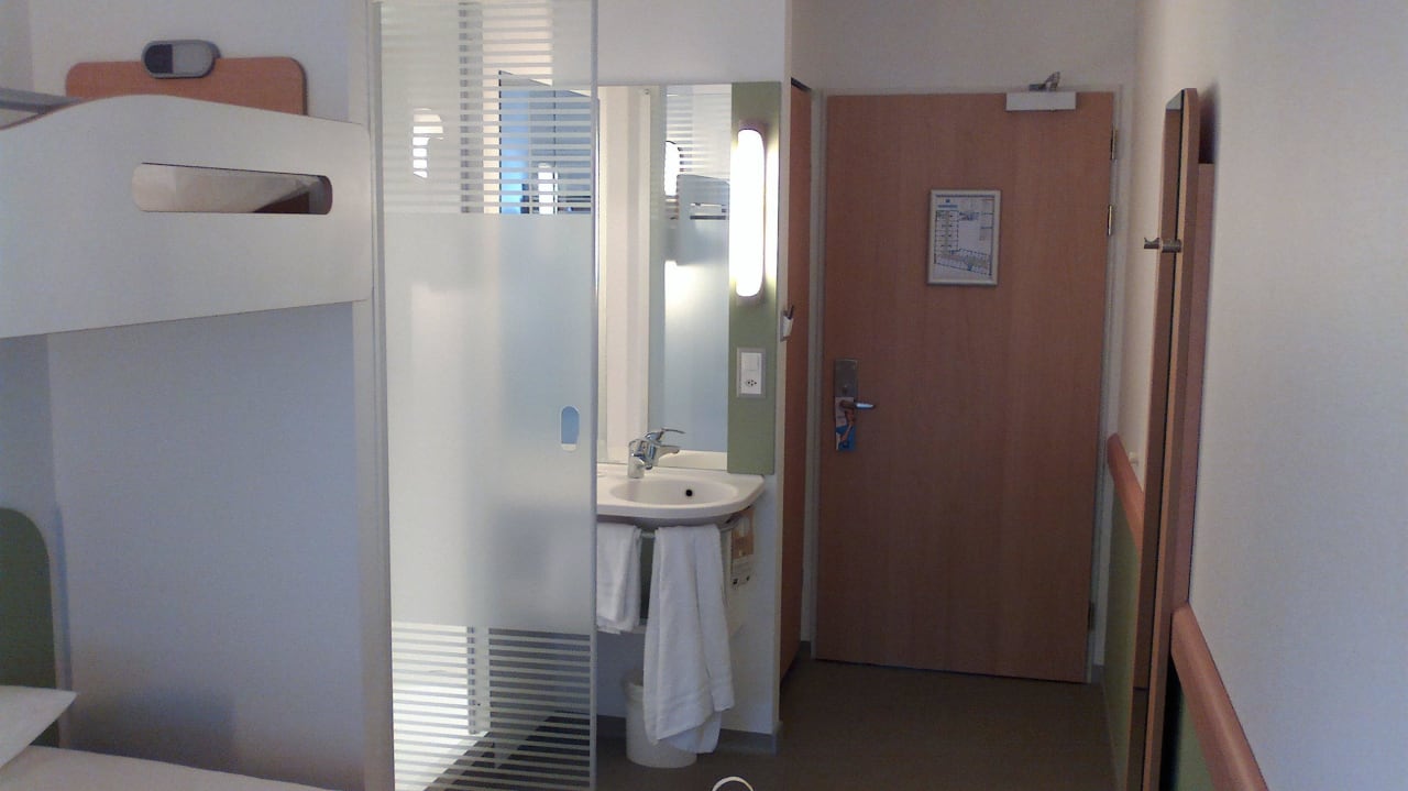 Zimmer von innen ibis budget Hotel Lugano Paradiso