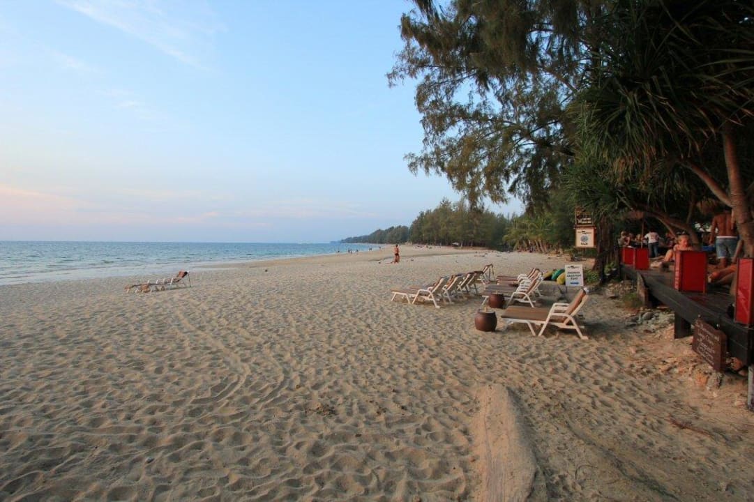 Vor dem Castaway Hotel Lanta Castaway Resort