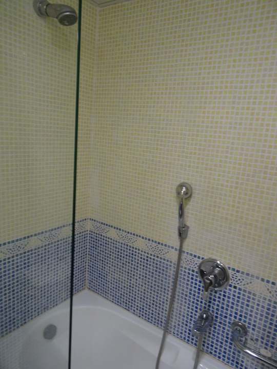 Dusche in der Badewanne Hotel King Solomon