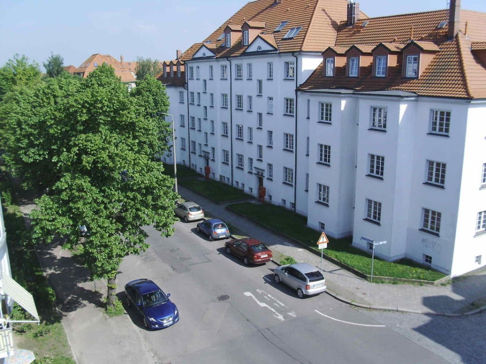 Blick vom Balkon auf die Nachbarn acora Leipzig Living the City