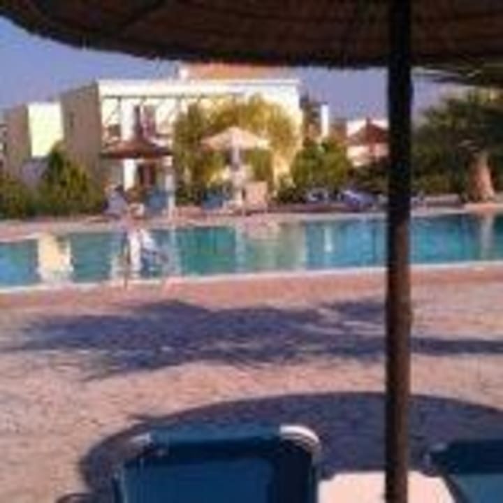 Teil des Pools im Village Corali Hotel