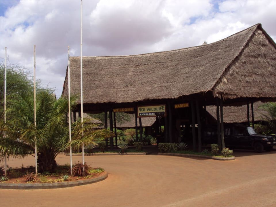 Eingang Voi Wildlife Lodge