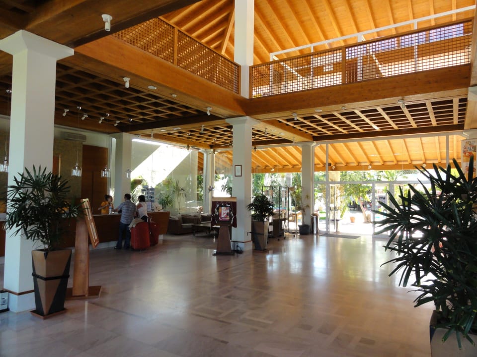 Blick in Lobby Alua Suites Fuerteventura