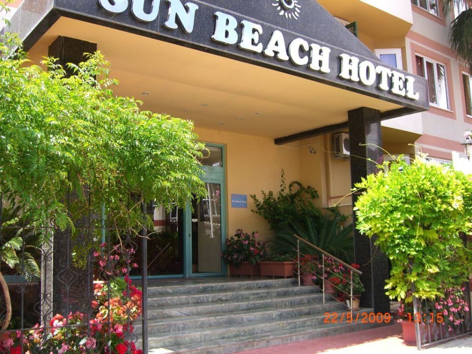 Der Eingang Side Bay Hotel