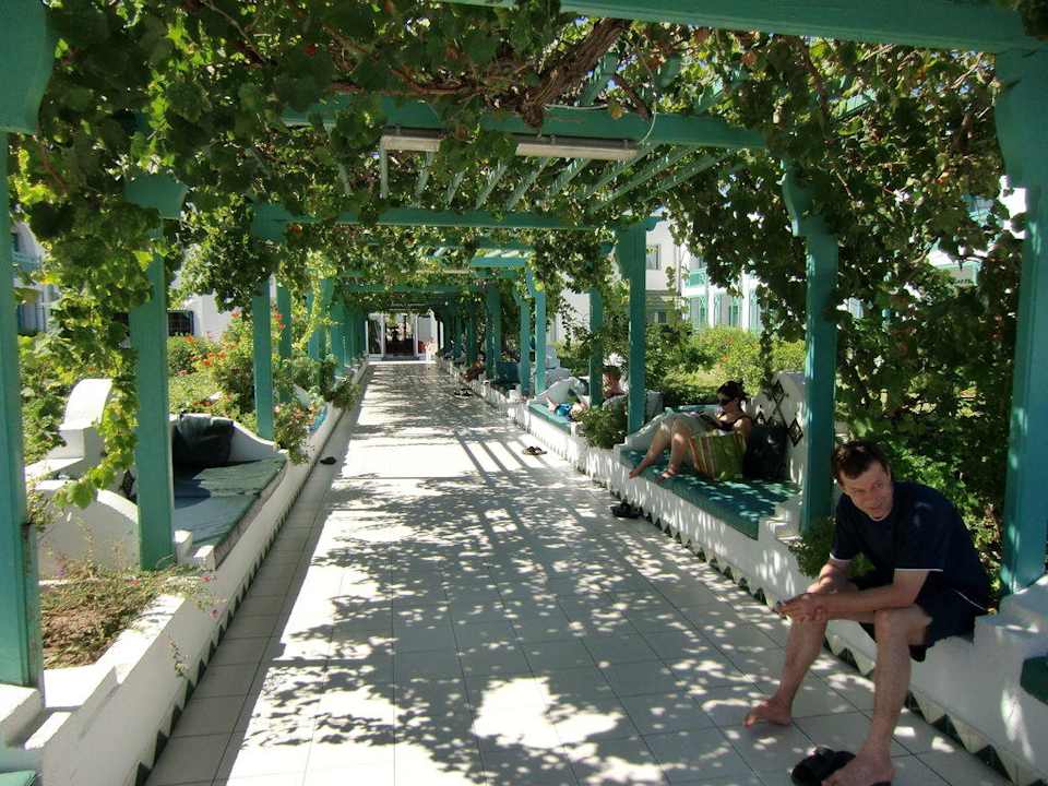 Der Weg von der Lobby zum Pool Hotel El Mouradi Cap Mahdia