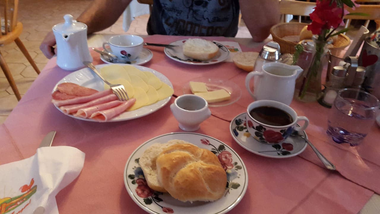 Frühstück am Tisch Pension Thalerhof
