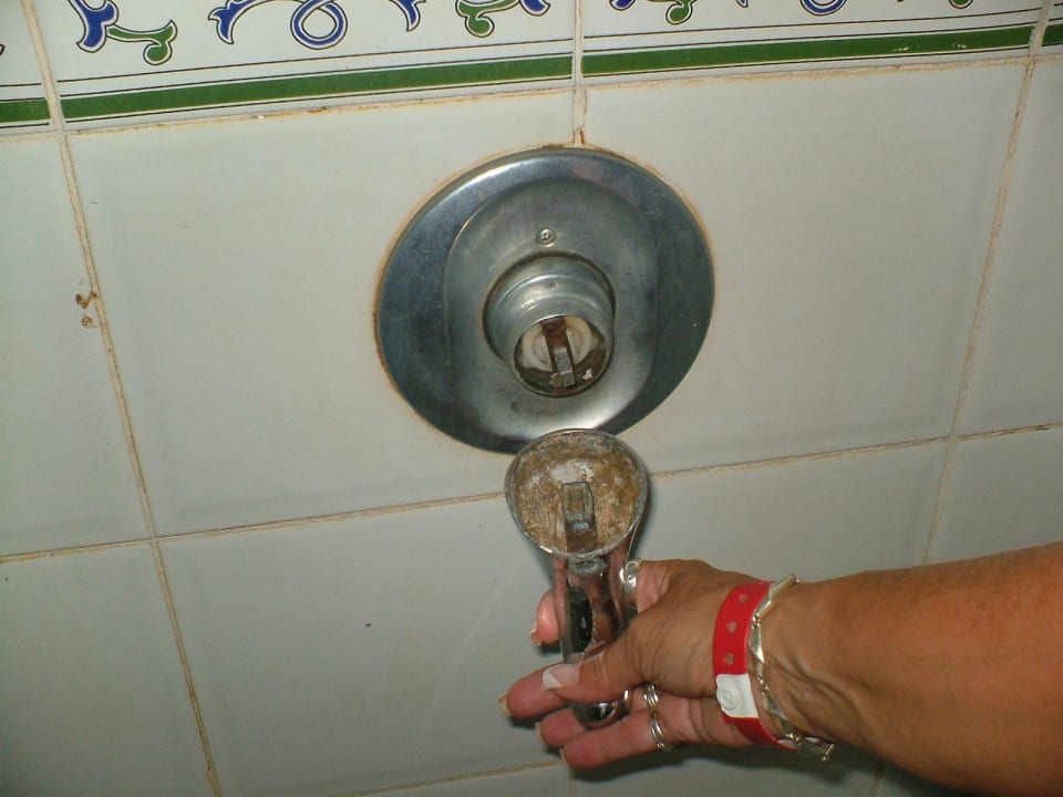 Duscharmatur defekt und Schimmel Sunny Days Palma De Mirette Resort & Spa