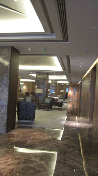 Auf dem Weg zum Restaurant The Leela Ambience Convention Hotel Delhi