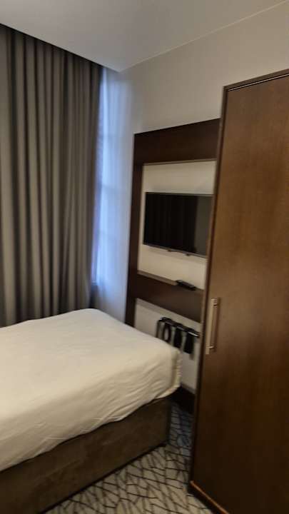 Zimmer Park Grand Paddington Court London