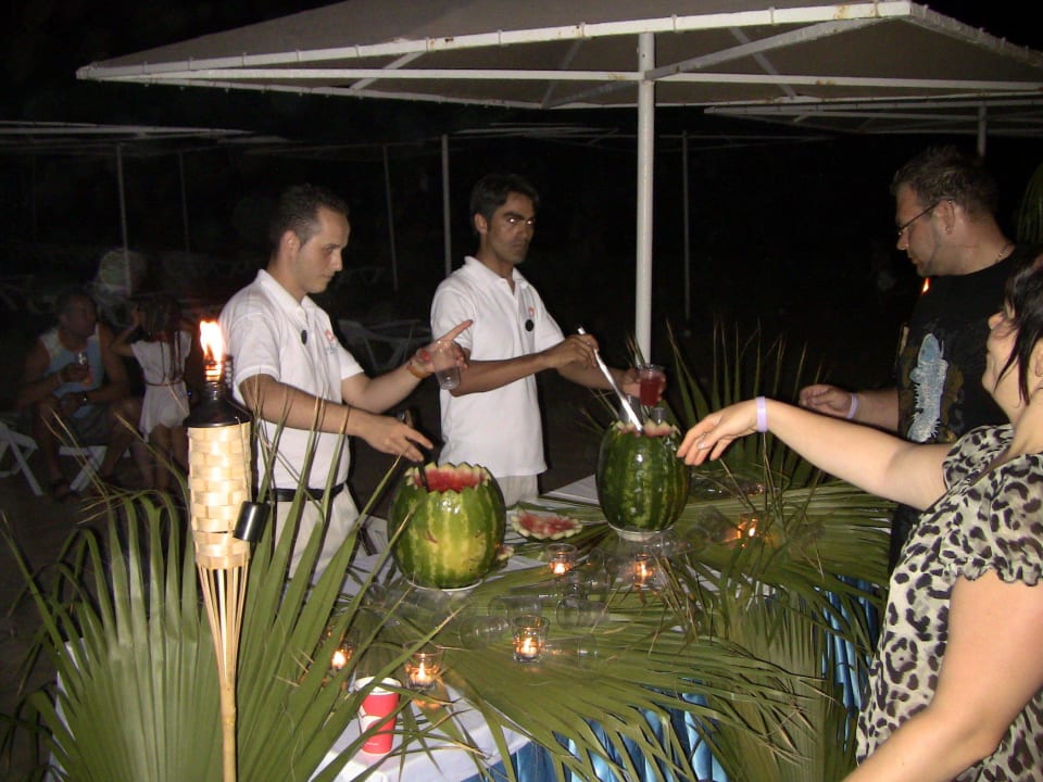 Bei der Strandparty Miramare Queen Hotel