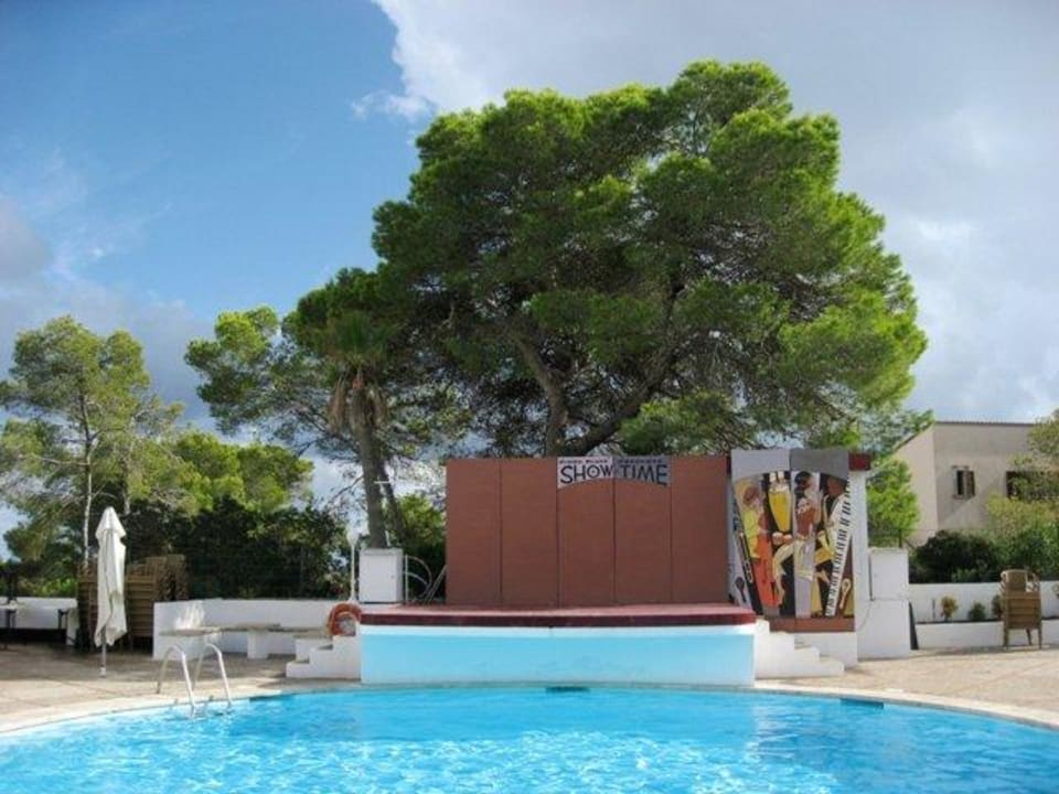 Kleiner Pool mit Showbühne Hotel Pinos Playa