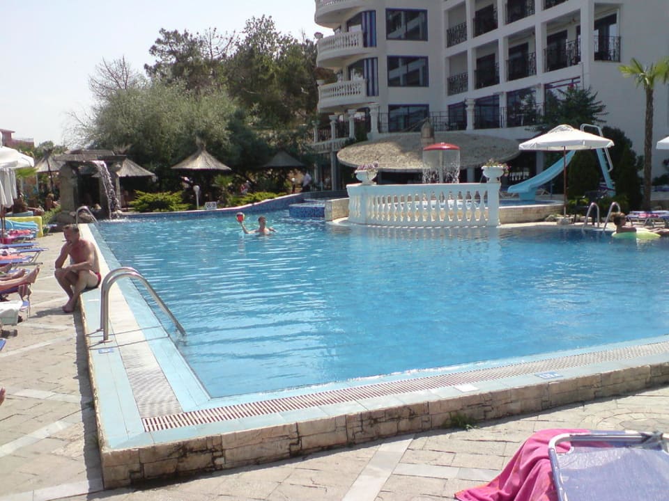 Der Pool Richtung Strand war der Schönste Chaika Beach & Spa Hotel