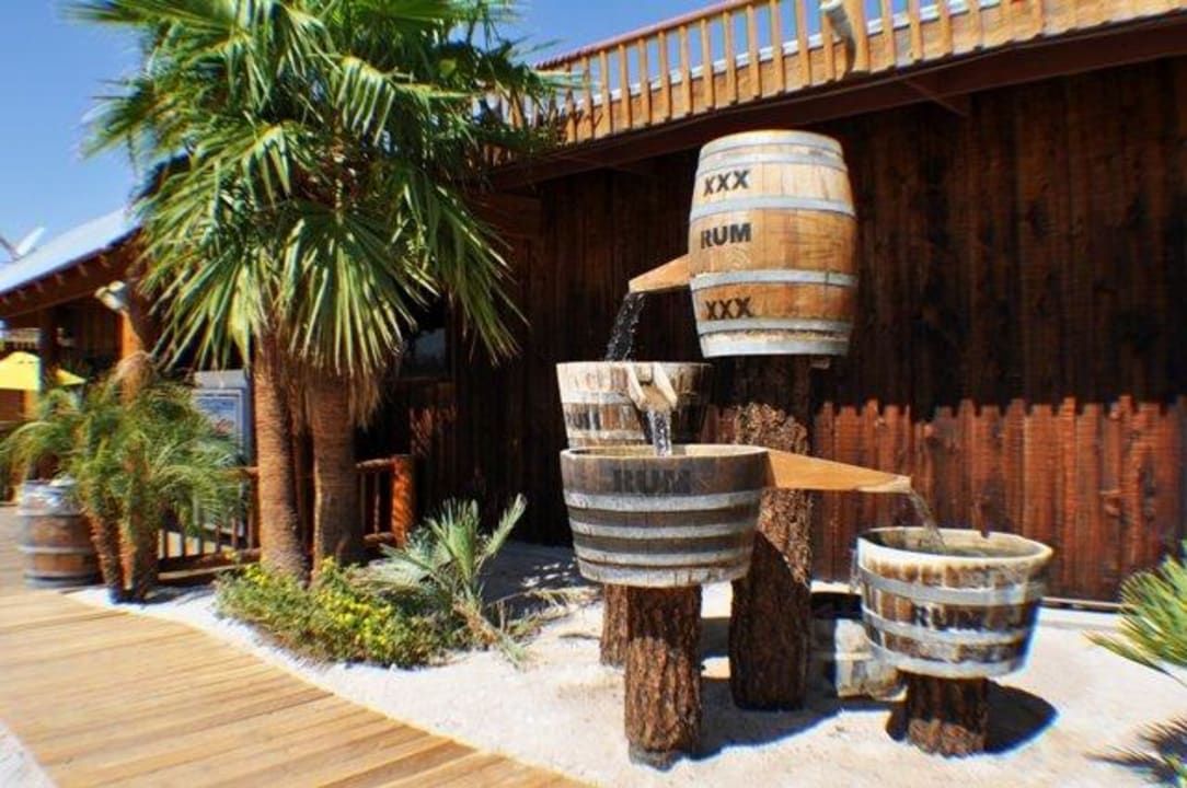 Eingang zum Restaurant Pirate Cove Resort & Marina