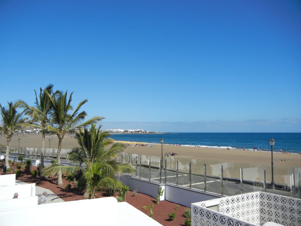 Blick vom Zimmer Richtung Strand Hotel Las Costas