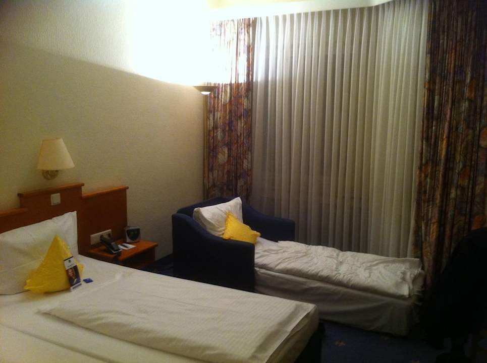 Mehrbettzimmer Best Western Ambassador Hotel