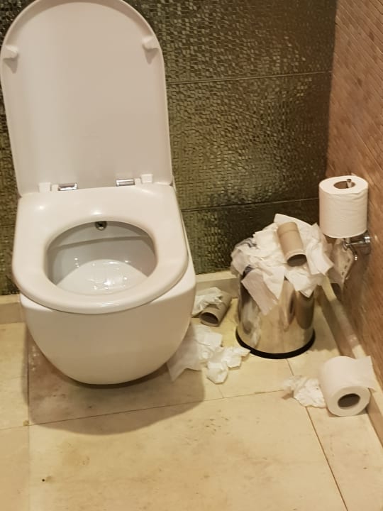 Dreckige Toiletten im ganzen Hotel  Luna Blanca Resort & Spa