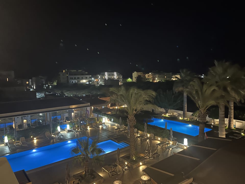 Pool Petousis Hotel & Suites