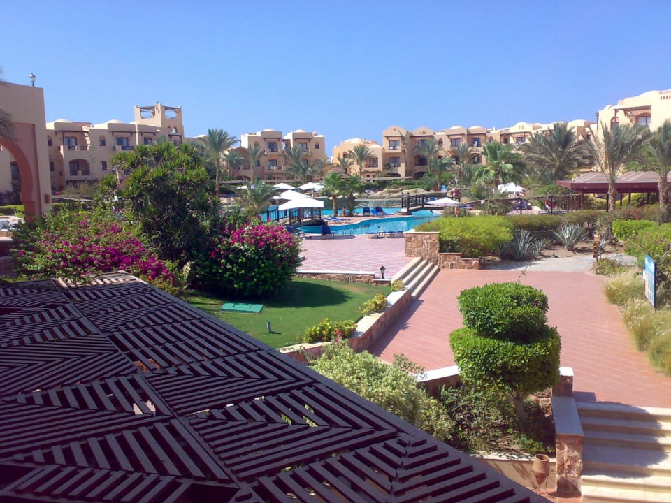 ... zum Hotel von Buffet-Restaurant-Terrasse Steigenberger Coraya Beach - Adults only