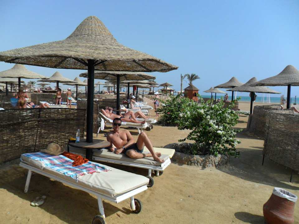 Красивый пляж Le Jardin Aqua Park Resort